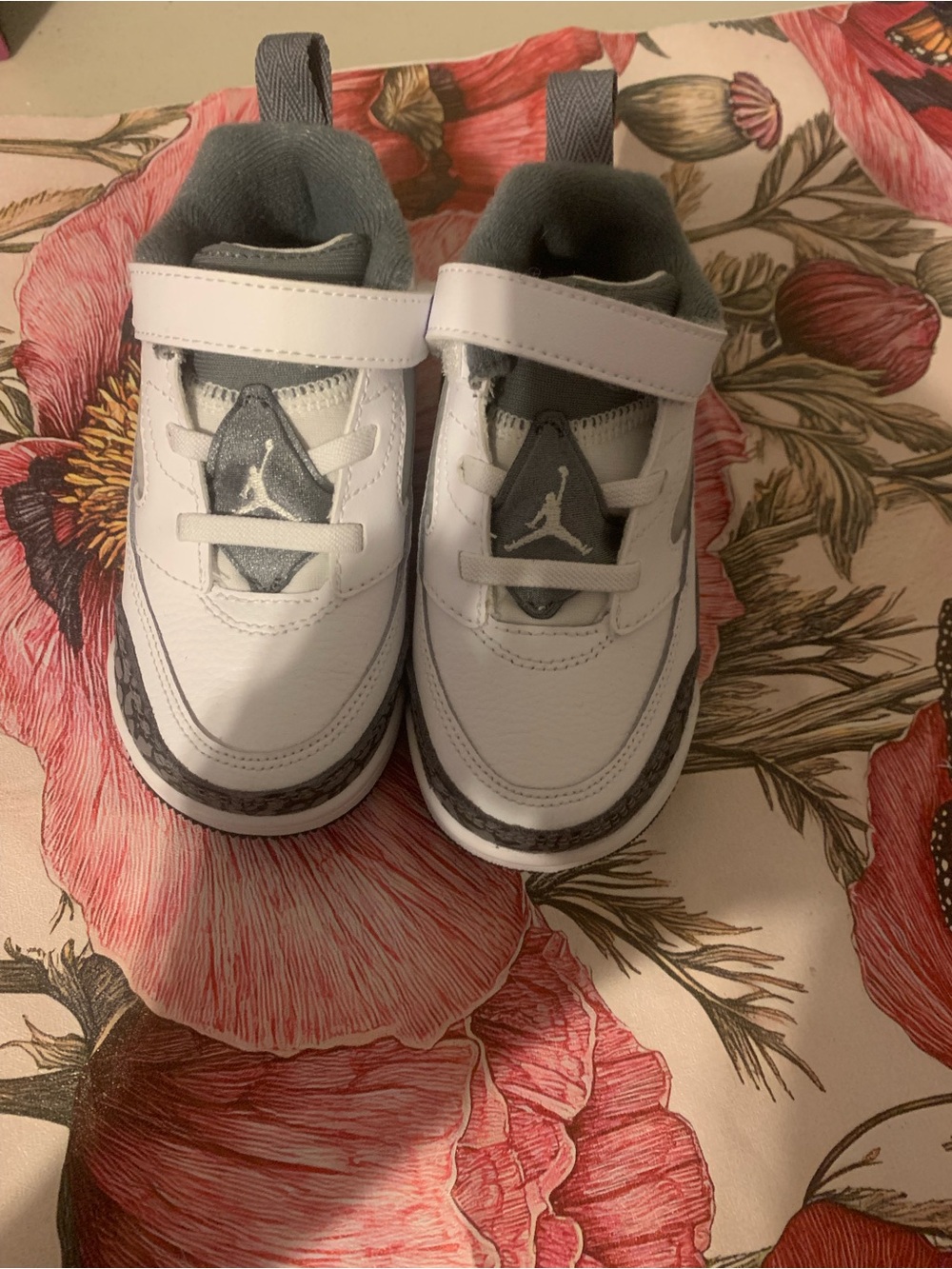 Jordan Toddler White and Gray Strap Sneakers